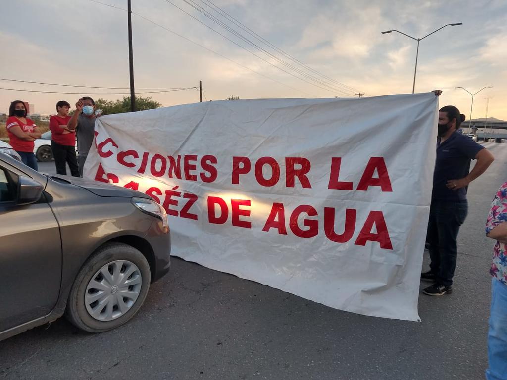 Protestan por falta de agua en vía Torreón-San Pedro