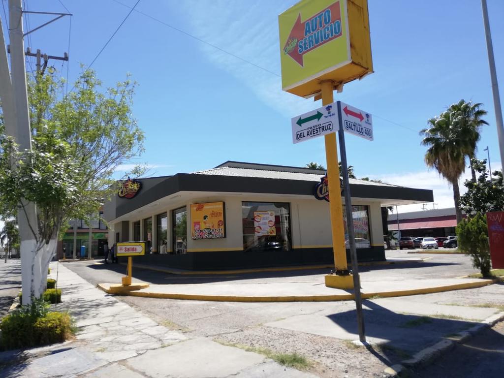 Asaltan negocio de comida rápida en Torreón