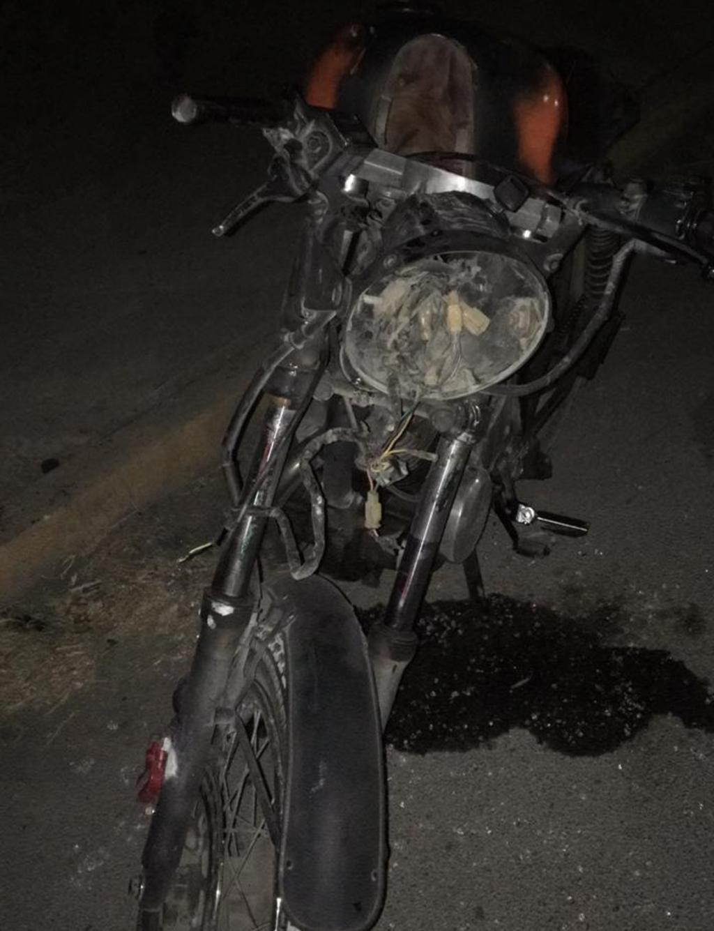 Motociclista ebrio se impacta contra poste en Torreón