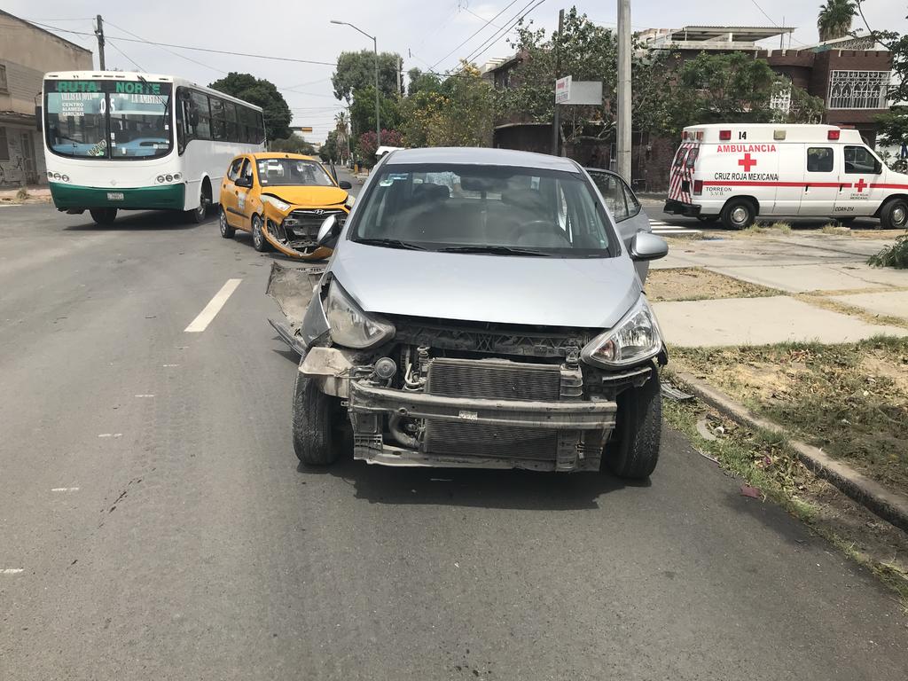 Se registra en Torreón accidente vial con cinco vehículos involucrados