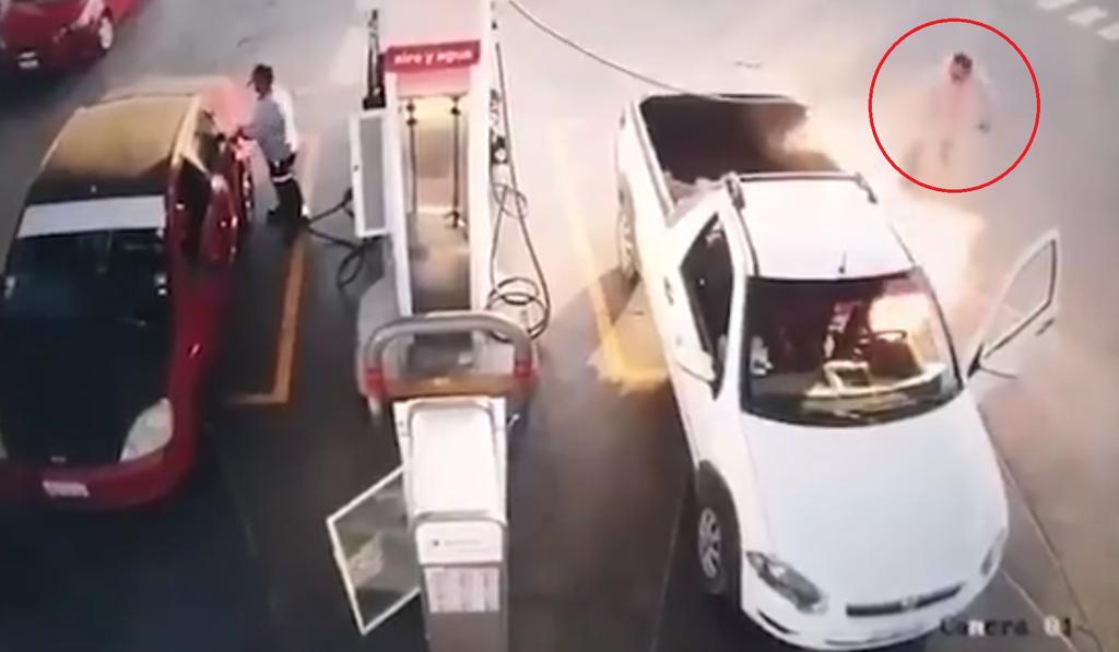 Conductor provoca incendio en gasolinera de Guanajuato por usar su celular