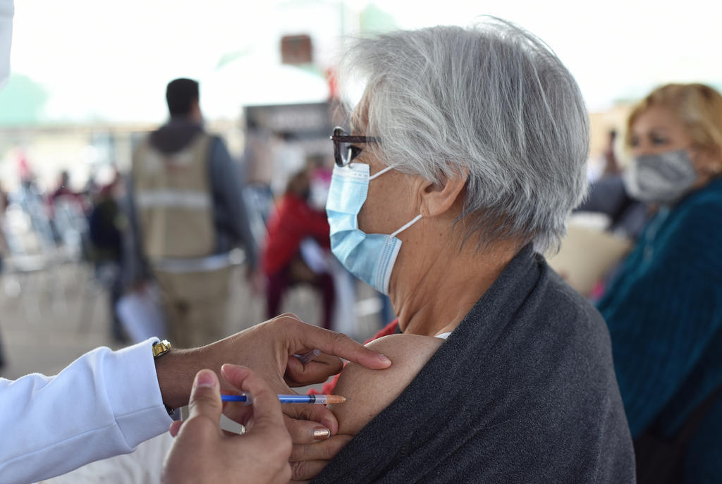 Advierten rezago en uso de vacunas contra el COVID en México