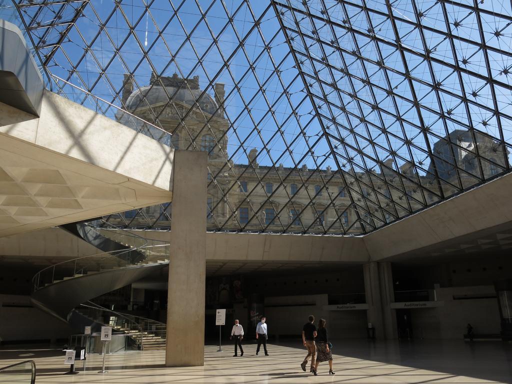 Museo del Louvre sube 500 mil obras de arte a la web