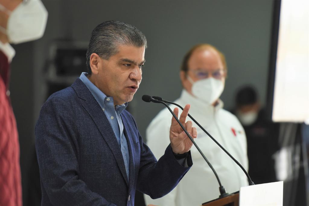 Se lanza Riquelme contra la Federación por vacunación COVID en Coahuila
