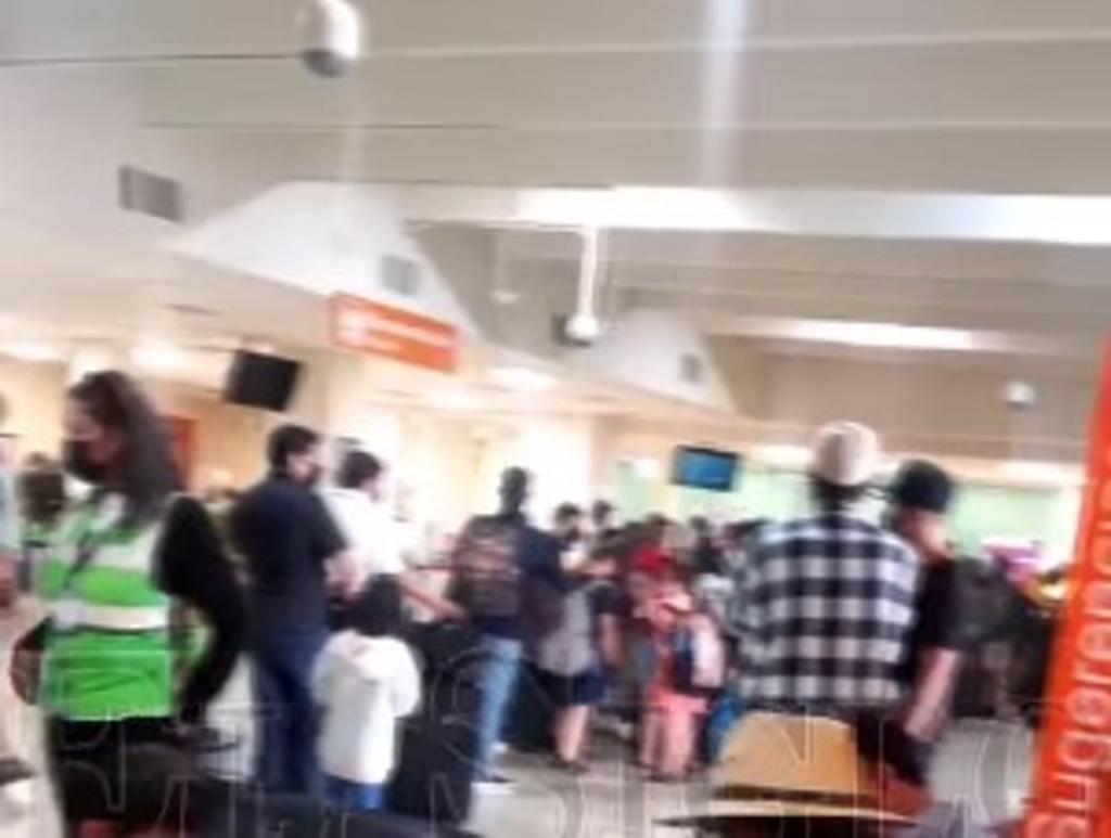 Reportan al aeropuerto de Durango por aglomeración y sin medidas