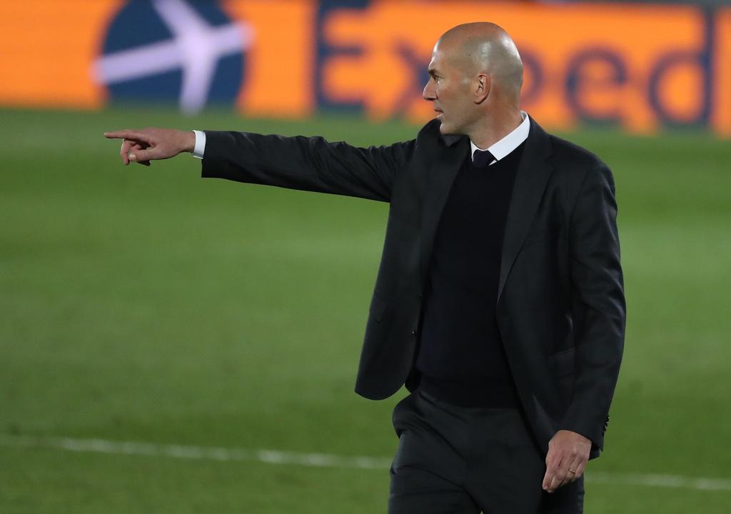 Zidane se pone el traje de 'Champions'