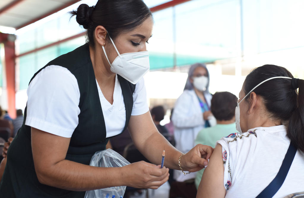 Convocan en Torreón a adultos mayores de 60 y años a vacunarse contra COVID-19