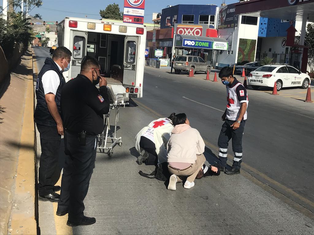 Motociclista termina en el hospital tras arrollar a un perro en Torreón