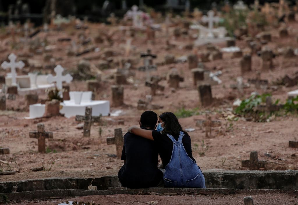 Registra Brasil más de 4 mil muertes por COVID-19 en un día