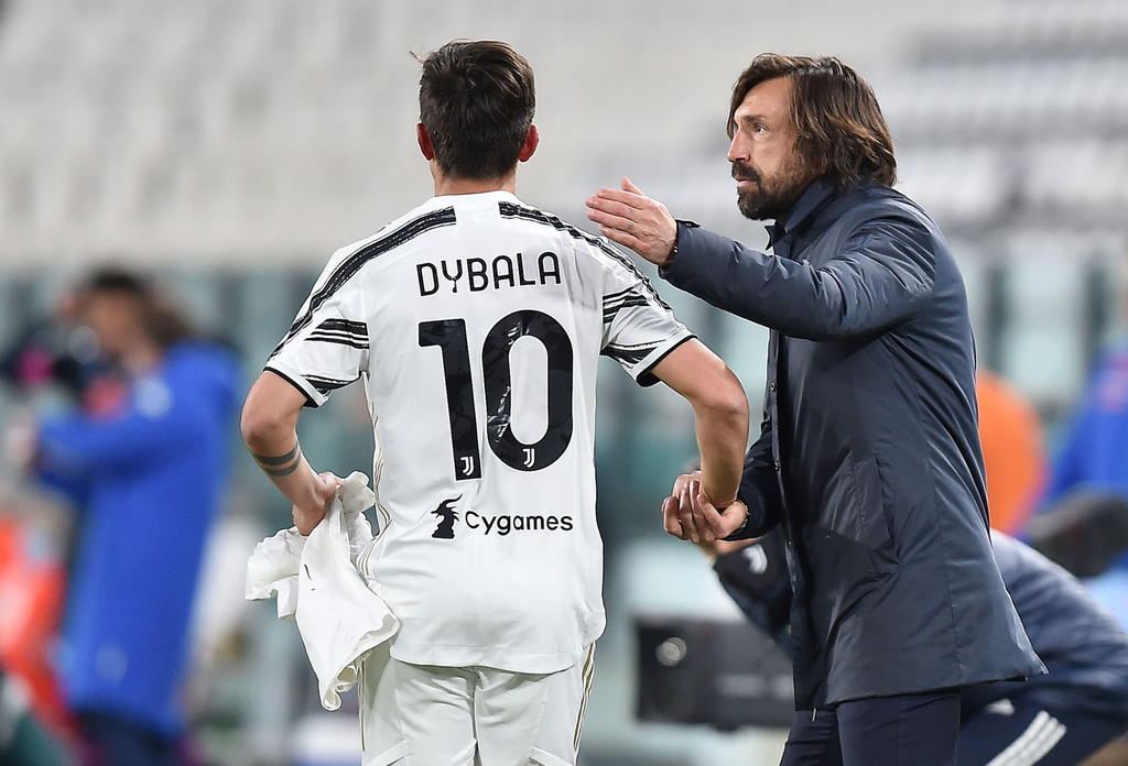 Andrea Pirlo celebra el regreso de Paulo Dybala con gol