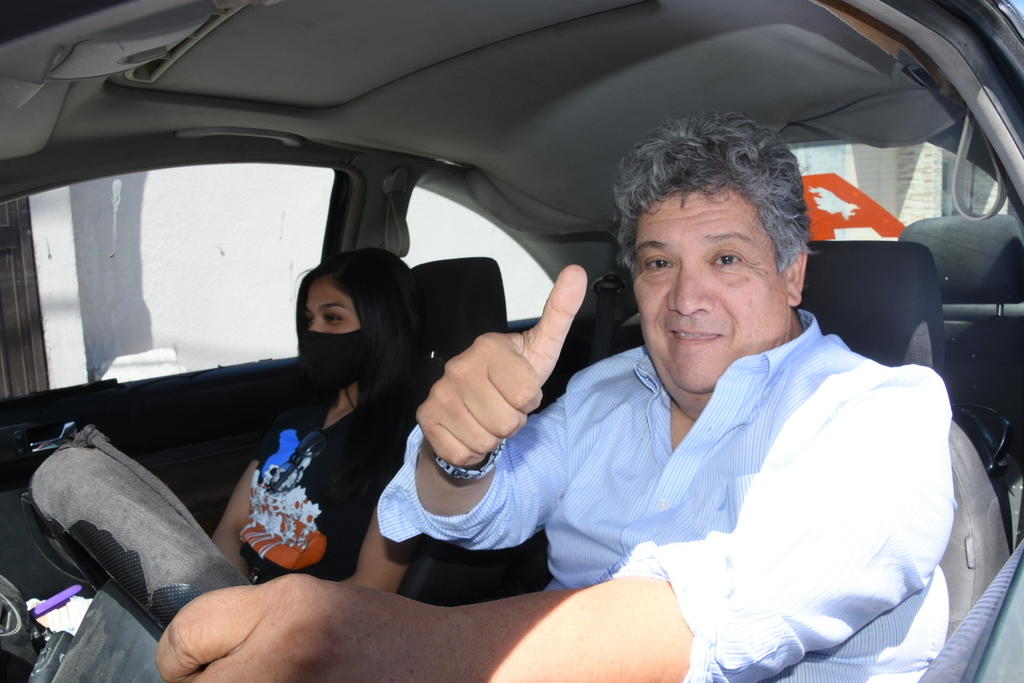 Candidato hace campaña como chofer de InDrive en Monclova