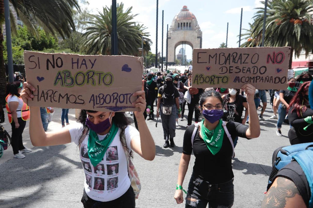 Van diputadas de tres partidos por despenalización del aborto en México