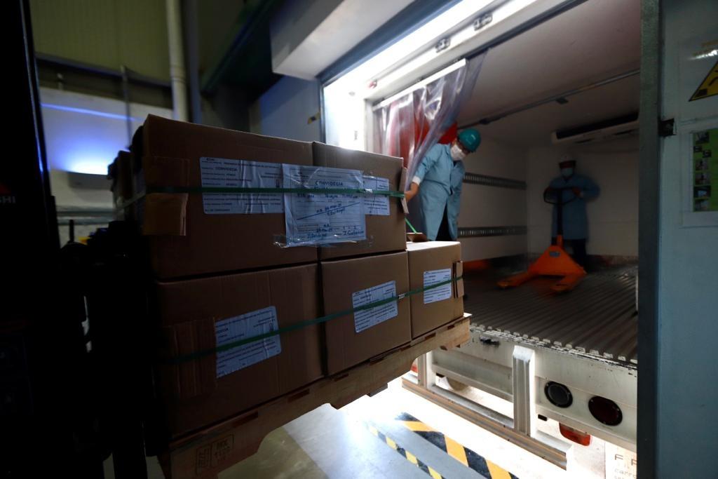 Entregan segundo lote de vacunas contra COVID de CanSino envasadas en Querétaro