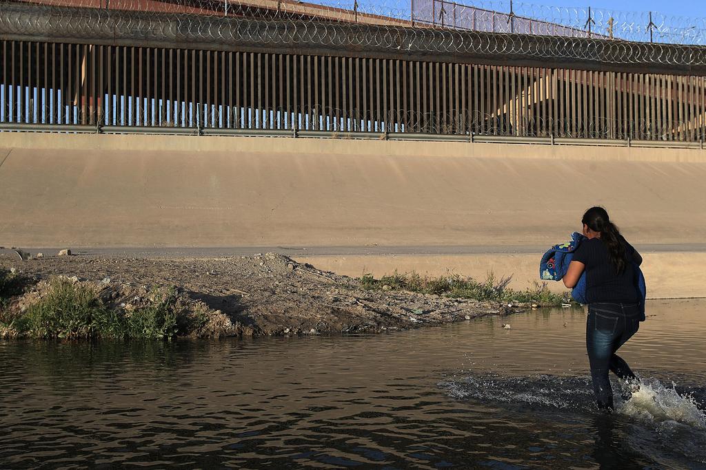Arrestos de migrantes en frontera de EUA y México llegan al mayor nivel en 20 años
