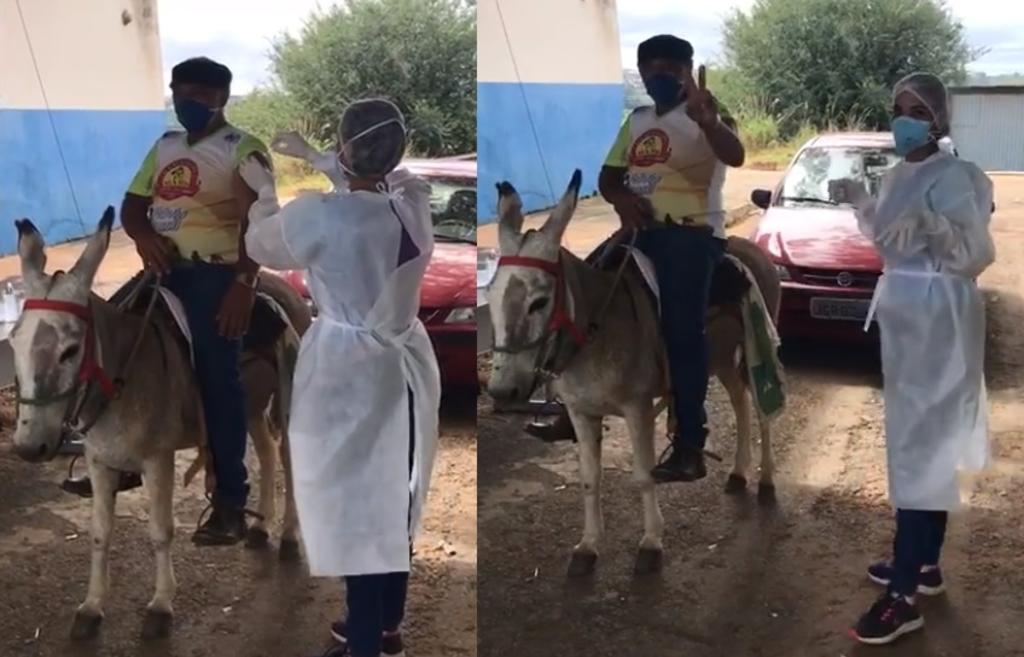 Hombre llega en burro a recibir su vacuna contra el COVID-19