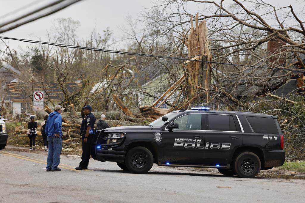 Mueren al menos 3 personas al sur de EUA por tormentas y tornados