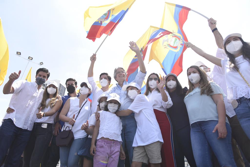 'En total paz', cierran elecciones en Ecuador