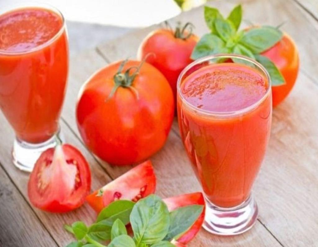 Beneficios de tomar jugo de tomate en ayunas