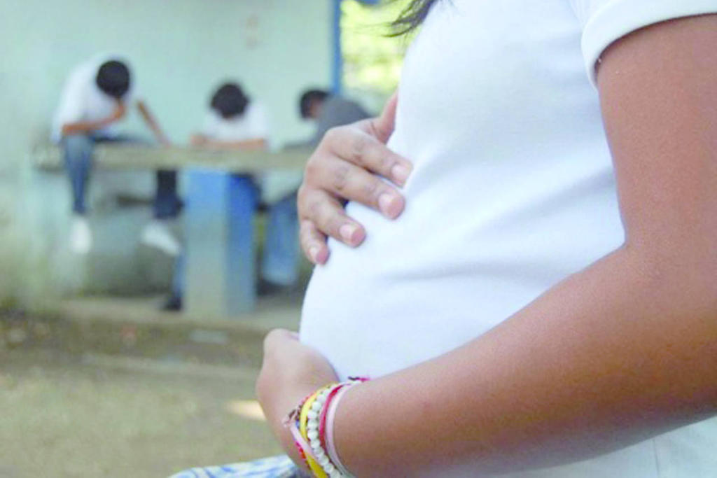 Preocupan embarazos en menores de edad en Coahuila