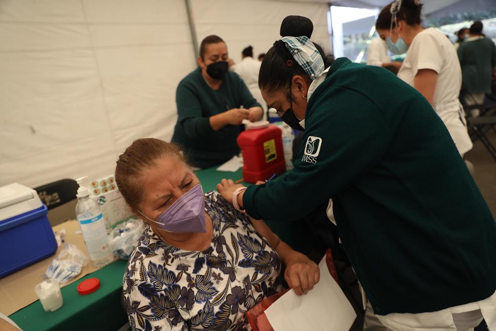 Aplicarán vacuna contra COVID a docentes de La Laguna en Campo Militar de Torreón