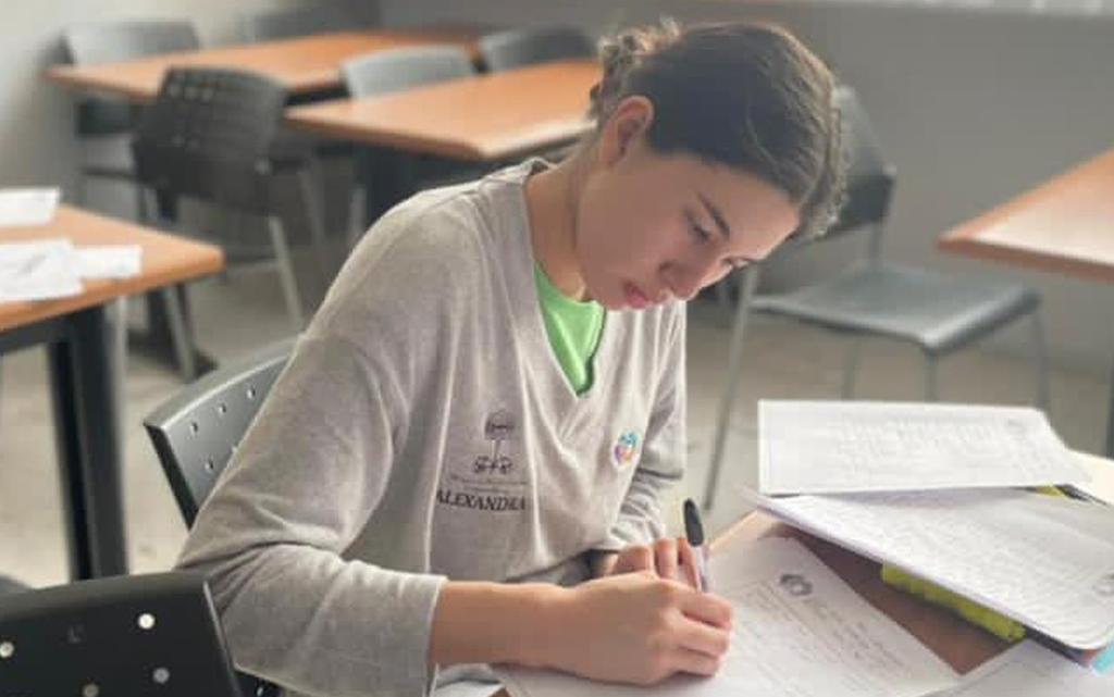 Lagunera triunfa en Olimpiada Europea Femenil de Matemáticas