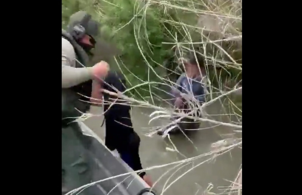 Difunden rescate de menores migrantes en río Bravo