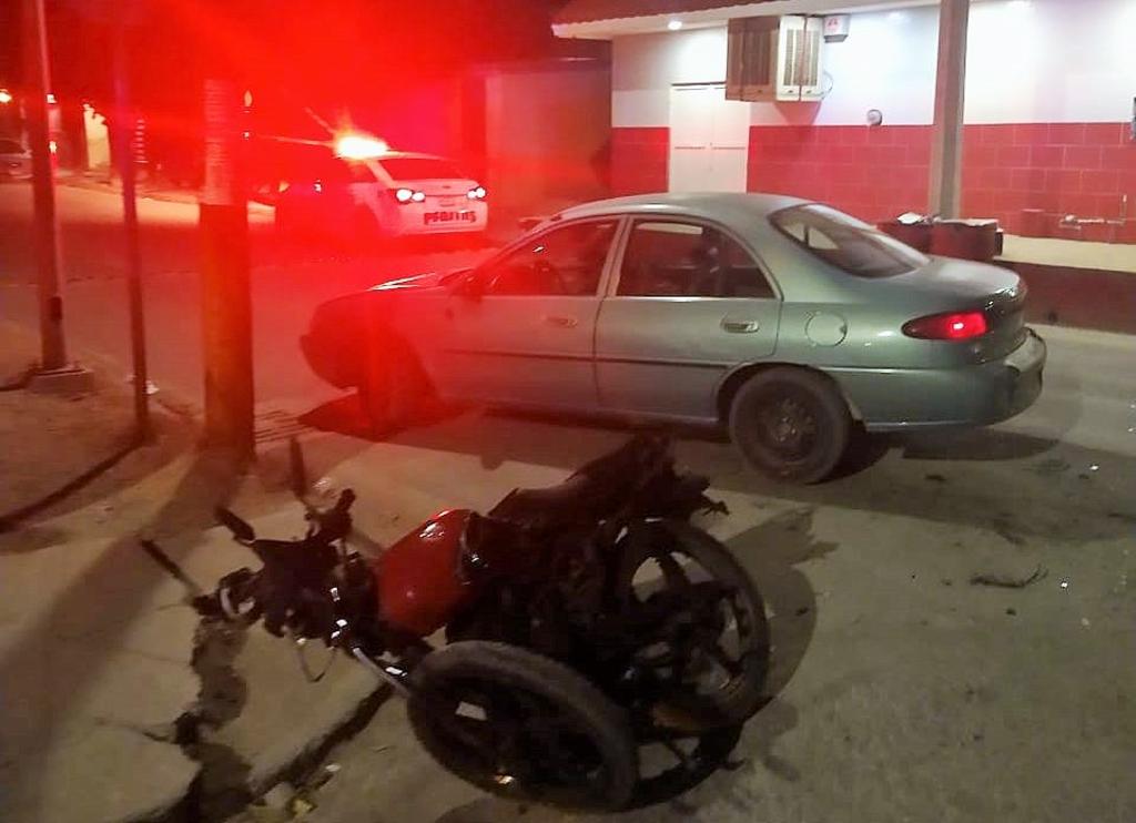 Chocan motocicleta y automóvil en Torreón; ambos conductores se encontraban ebrios