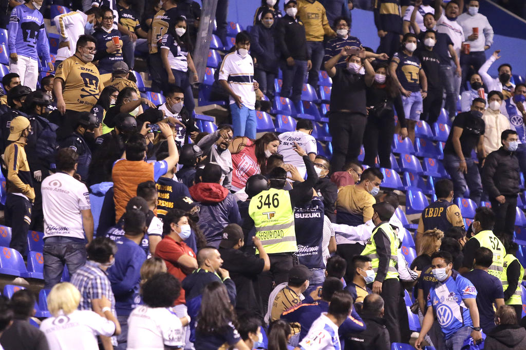 Identifican a aficionado de Pumas que golpeó a una mujer en el Estadio Cuauhtémoc