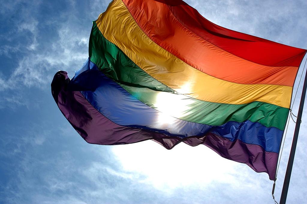 Joven homosexual denuncia discriminación tras ser despedido por 'homofobia'