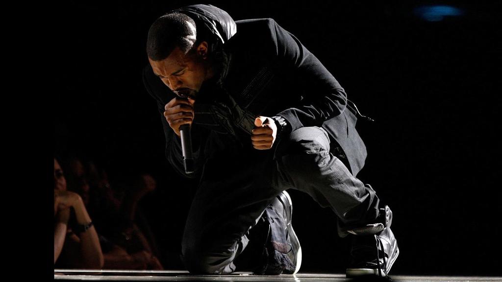 Tenis que usó Kanye West baten récord al venderse en 1,8 mdd