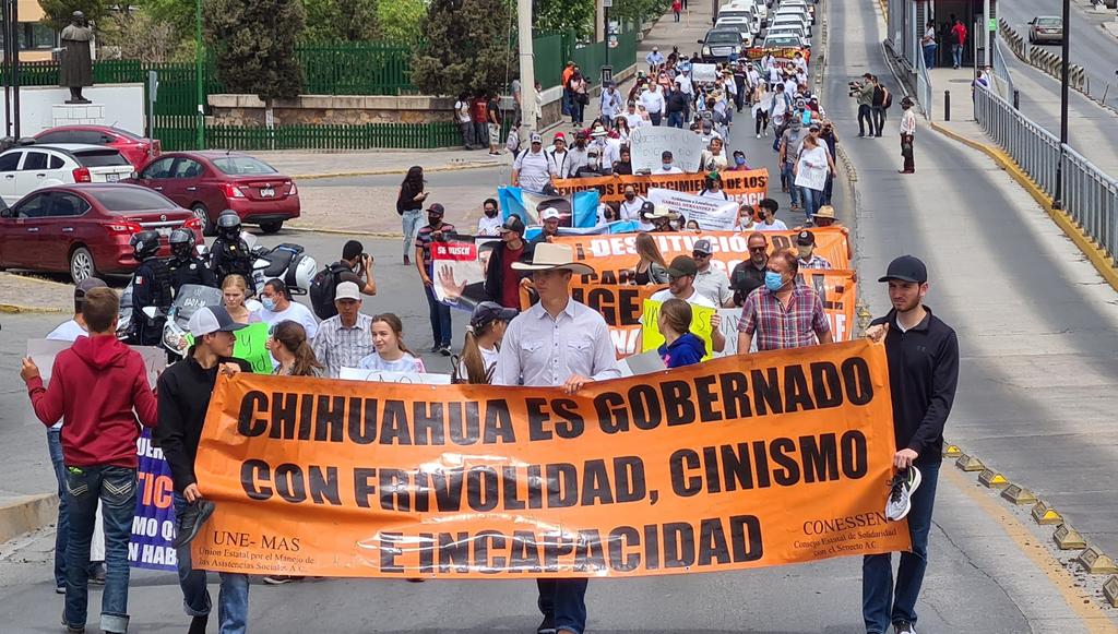 Se manifiesta familia LeBarón contra gobierno de Chihuahua
