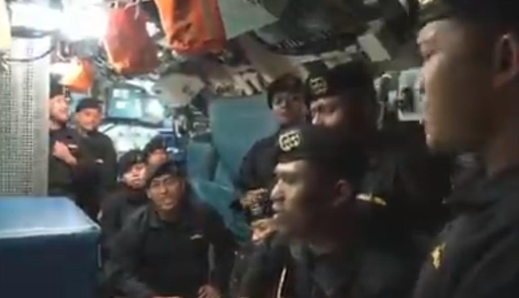 VIRAL: Así se 'despidieron' los marineros del submarino hundido en Indonesia