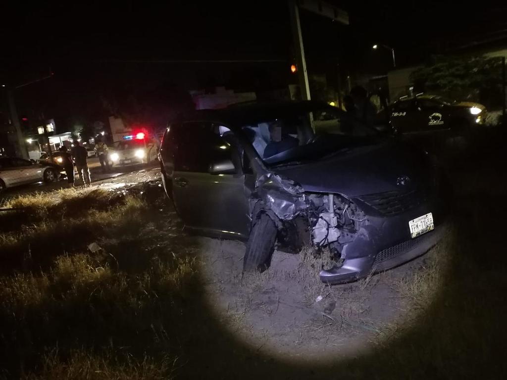 Aparatoso choque en Torreón deja dos lesionados