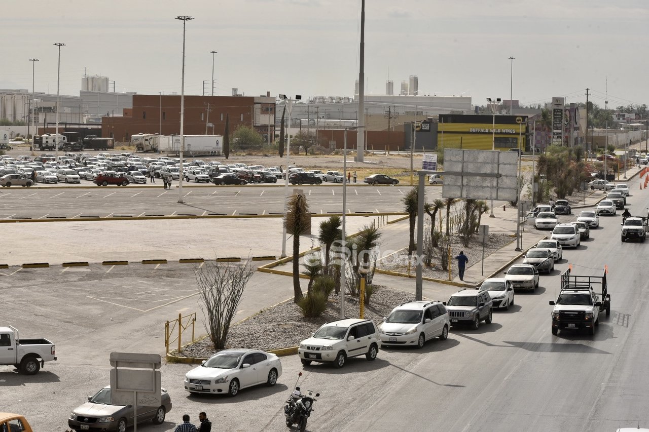 Aplican 2 mil vacunas contra COVID en Drive-thru de Torreón