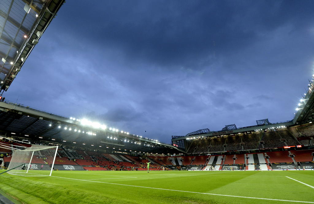 Manchester United niega haber dejado pasar a los aficionados a Old Trafford
