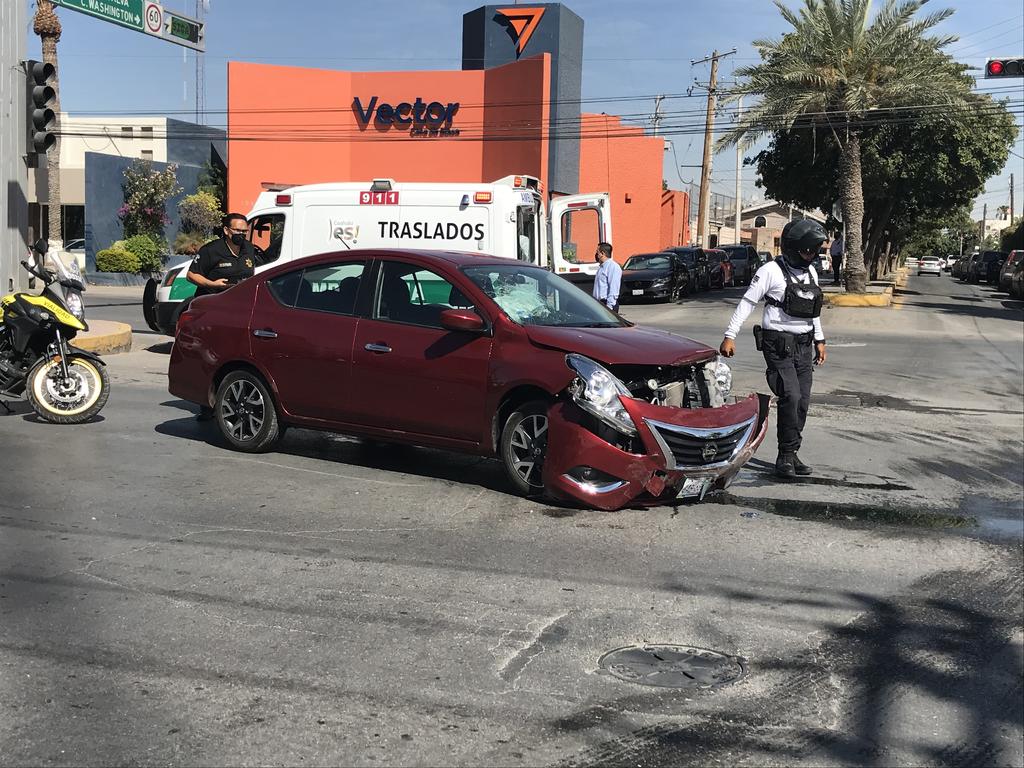 Mujer resulta lesionada tras protagonizar accidente vial en Torreón