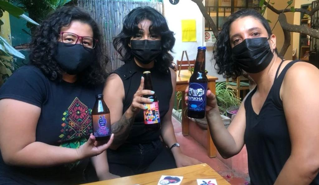 Mujeres crean una cerveza 'feminista' en Oaxaca