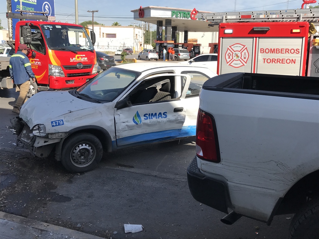 Aparatoso choque en Torreón deja tres lesionados
