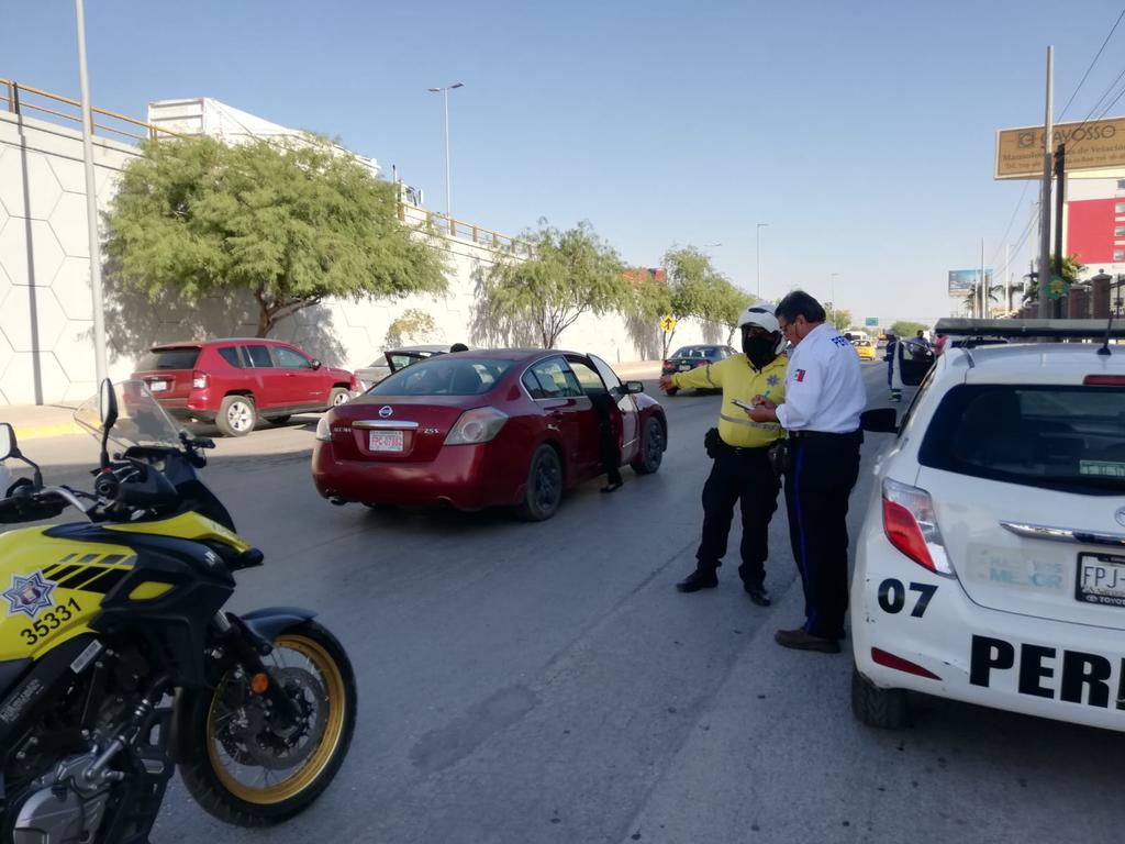 Mujer convulsiona tras accidente múltiple en Torreón