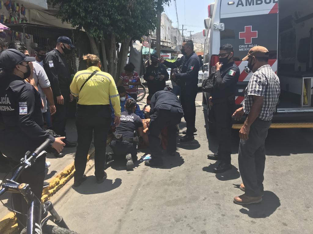 Autobús huye tras arrollar a peatón en el Centro de Torreón
