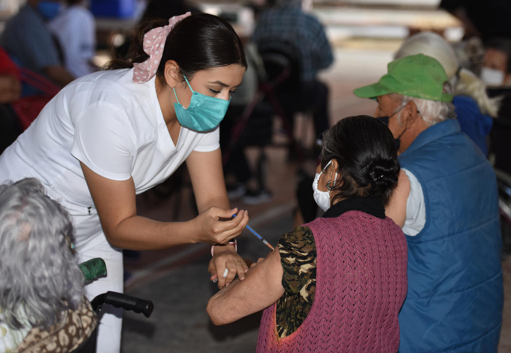  Vacunarán en Torreón a adultos mayores pendientes de segunda dosis contra COVID