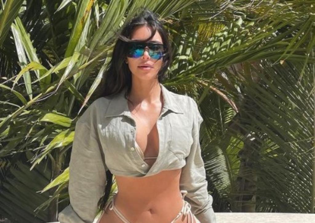 Kim Kardashian se ejercita en revelador leotardo y melena rubia