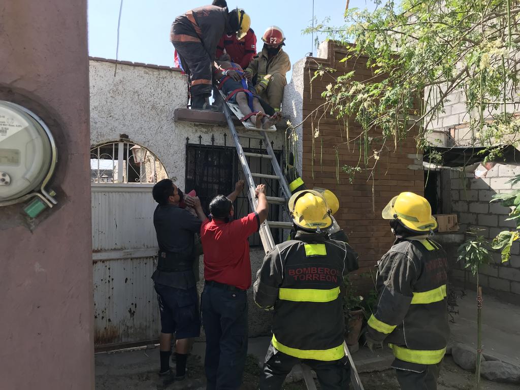 Albañil recibe descarga eléctrica en Torreón