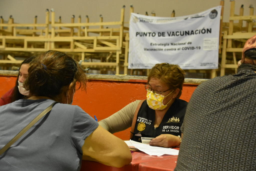 Ajustan horario en aplicación de vacunas antiCOVID en región Centro de Coahuila