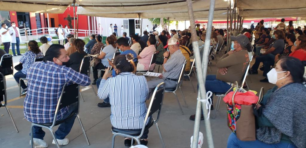 Priorizan vacunación a población mayor de 50 años en ciudades fronterizas de Coahuila