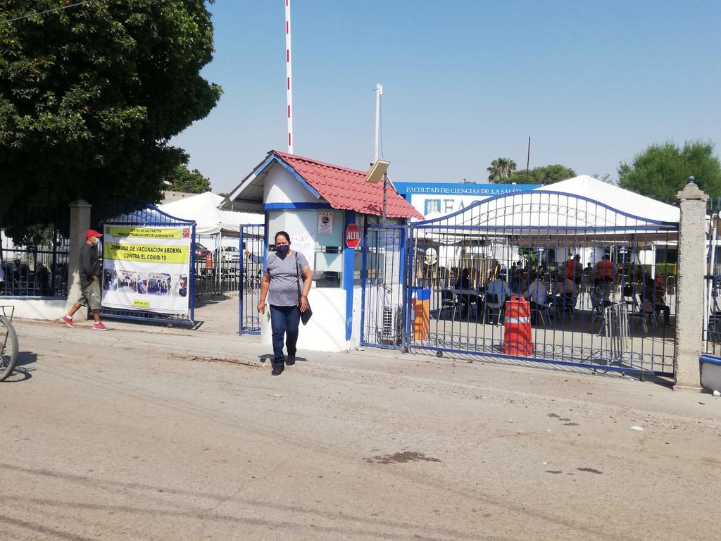 Poca afluencia en último día de vacunación antiCOVID para trabajadores de la educación en Gómez Palacio