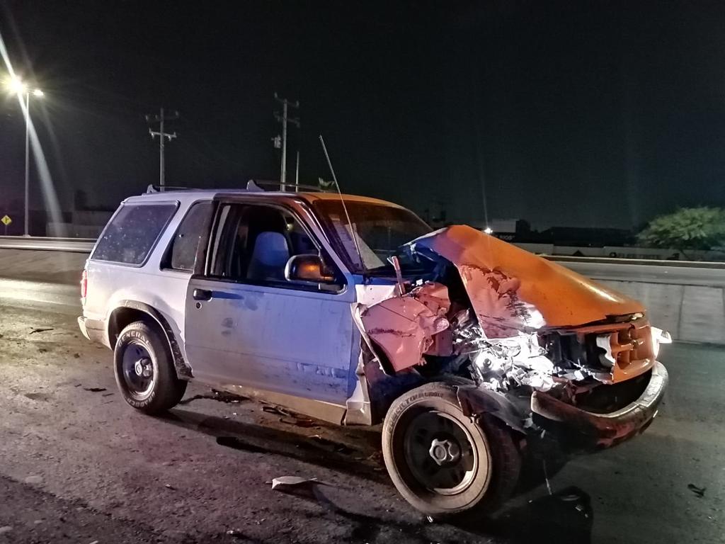 Conductor ebrio se impacta con patrulla de la Policía de Torreón
