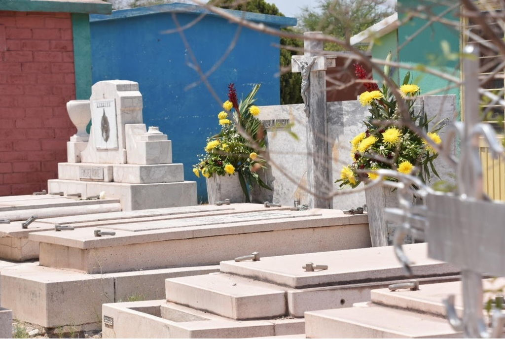 Cementerios de Monclova lucieron vacíos este Día de las Madres