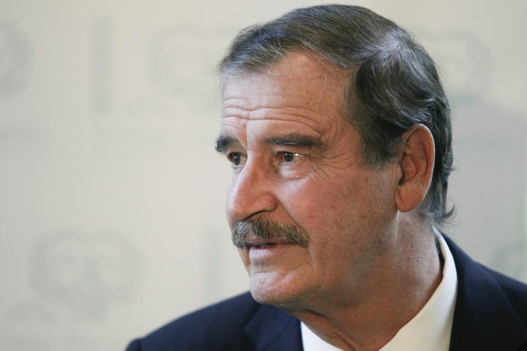 'Vicente Fox es un traidor a la democracia', acusa AMLO