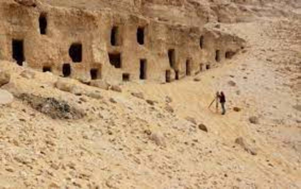 Descubren 250 tumbas de nobles y funcionarios del antiguo Egipto